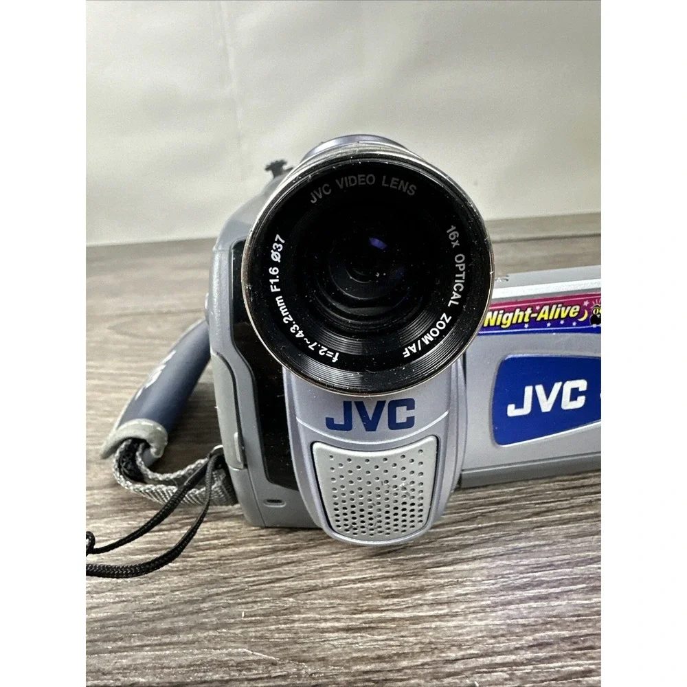 VTG JVC Digital Video Camera Mini DV Camcorder GR-D90U 700X (For Parts Untested)